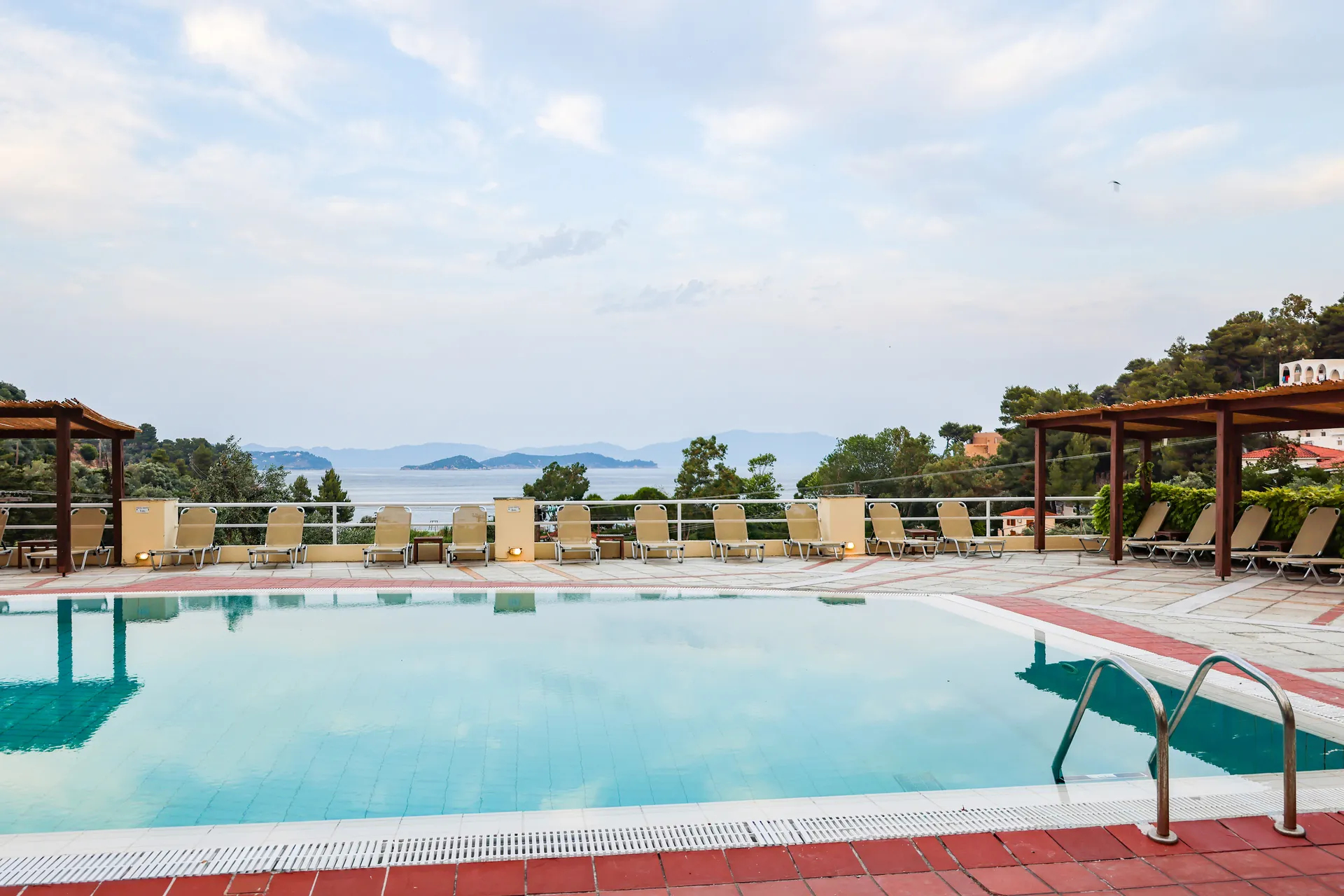 Tiara Holidays - Kanapitsa Mare Hotel - pool